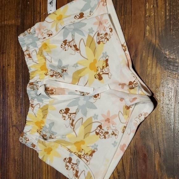 Disney Pants - Disney Minnie Mouse Pastel Shorts Size Small NWT